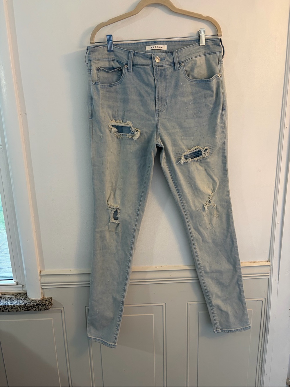 PacSun Light Wash Distressed Men’s Stacked Skinny Jeans 33x32